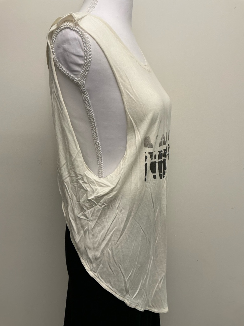 Haute Hippie Cream Sleeveless Graphic Tank. - Picture 2 of 9